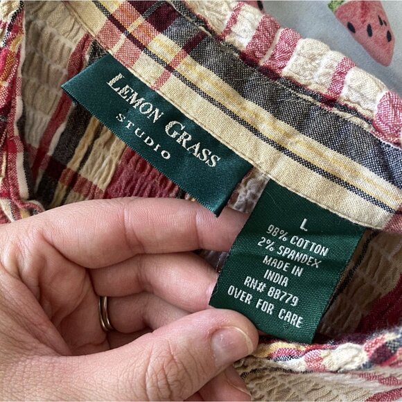 ⭐ 3/$15 Lemon Grass Large Cream Red Plaid Crinkle Short Sleeve Button Up Shirt - Picture 7 of 8